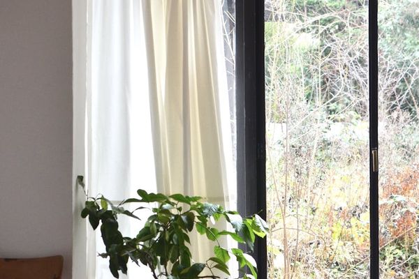 Empty, calm room with large windows, ready for a practice.